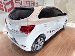CHEVROLET - ONIX - 2017/2018 - Branca - R$ 62.900,00