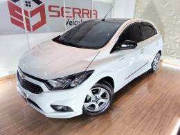 CHEVROLET - ONIX - 2017/2018 - Branca - R$ 62.900,00