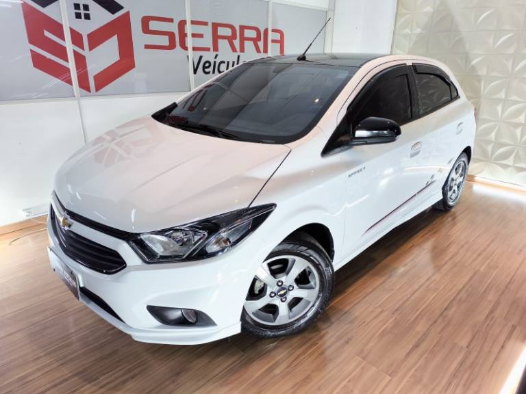 CHEVROLET - ONIX - 2017/2018 - Branca - R$ 62.900,00