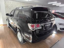 TOYOTA - HILUX SW4 - 2012/2012 - Preta - R$ 126.900,00