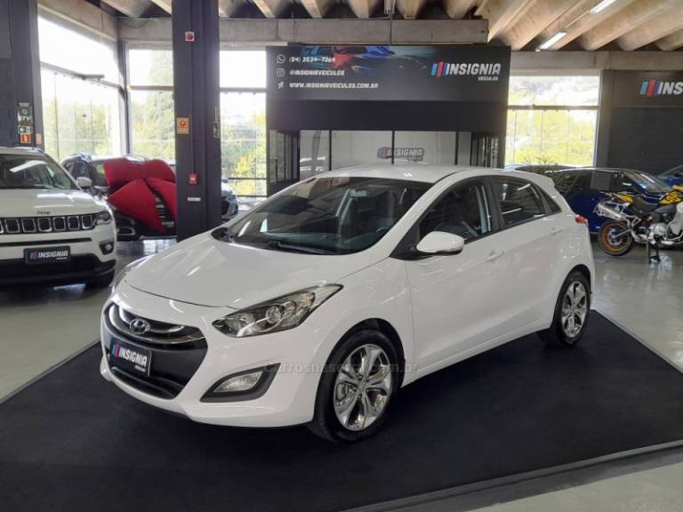 HYUNDAI - I30 - 2014/2015 - Branca - R$ 71.900,00