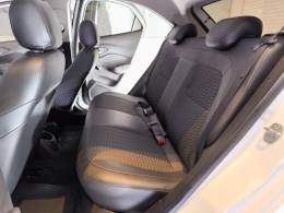 CHEVROLET - ONIX - 2017/2018 - Branca - R$ 62.900,00