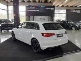 AUDI - A3 - 2013/2014 - Branca - R$ 76.900,00