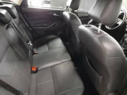 FORD - FOCUS - 2017/2018 - Branca - R$ 79.900,00