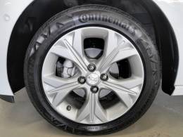 CHEVROLET - ONIX - 2021/2022 - Branca - R$ 89.900,00