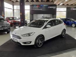 FORD - FOCUS - 2017/2018 - Branca - R$ 79.900,00