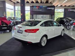 FORD - FOCUS - 2015/2016 - Branca - R$ 64.900,00