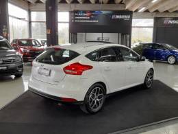 FORD - FOCUS - 2017/2018 - Branca - R$ 79.900,00