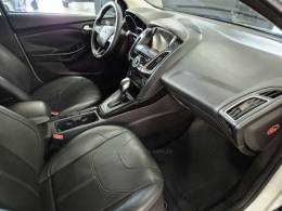 FORD - FOCUS - 2015/2016 - Branca - R$ 64.900,00