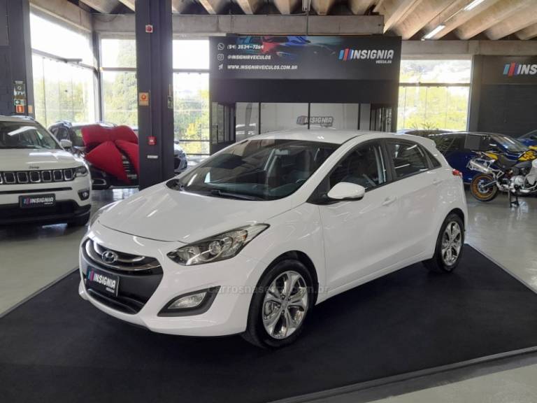 HYUNDAI - I30 - 2014/2015 - Branca - R$ 69.900,00
