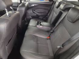 FORD - FOCUS - 2017/2018 - Branca - R$ 79.900,00