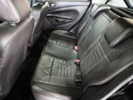 FORD - FIESTA - 2015/2016 - Preta - R$ 56.900,00