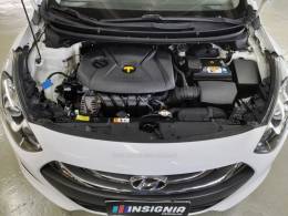 HYUNDAI - I30 - 2014/2015 - Branca - R$ 69.900,00