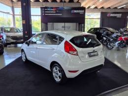FORD - FIESTA - 2015/2016 - Branca - R$ 49.900,00