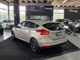 FORD - FOCUS - 2015/2016 - Prata - R$ 71.900,00