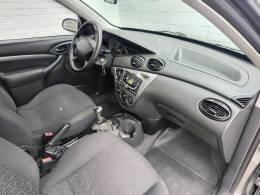 FORD - FOCUS - 2007/2008 - Cinza - R$ 24.900,00