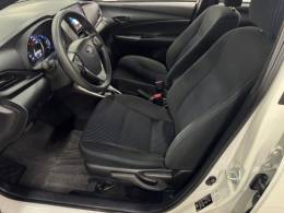 TOYOTA - YARIS - 2020/2020 - Branca - R$ 85.900,00