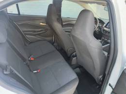 CHEVROLET - ONIX - 2024/2024 - Branca - R$ 81.900,00