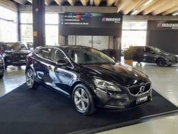 VOLVO - V40 - 2013/2014 - Preta - R$ 72.900,00