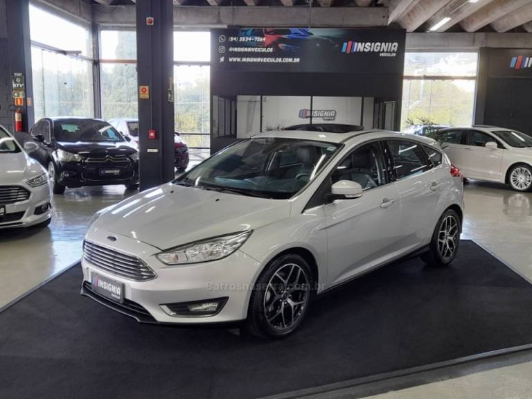 FORD - FOCUS - 2017/2018 - Prata - R$ 77.900,00