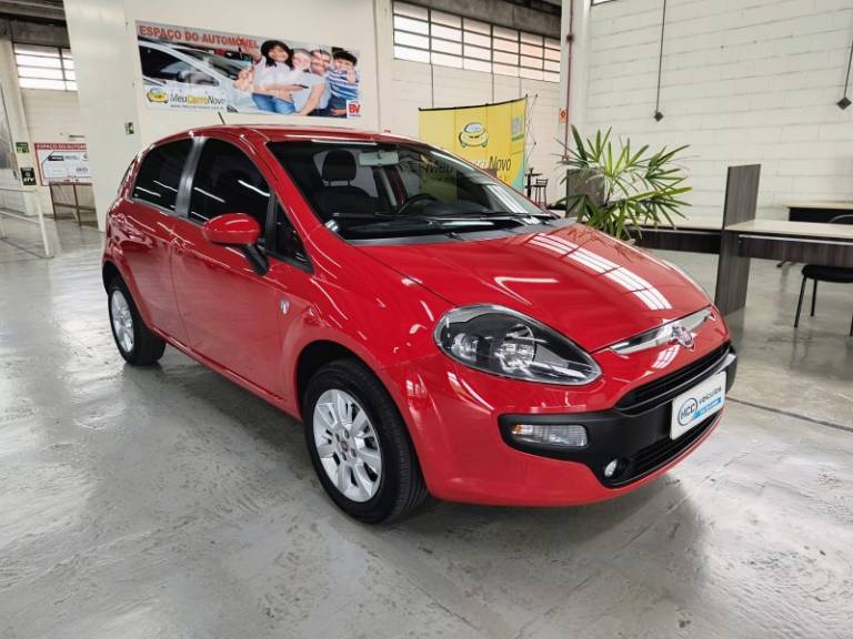 FIAT - PUNTO - 2015/2016 - Vermelha - R$ 47.900,00