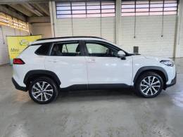 TOYOTA - COROLLA - 2022/2023 - Branca - R$ 138.900,00