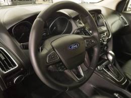 FORD - FOCUS - 2017/2018 - Branca - R$ 79.900,00