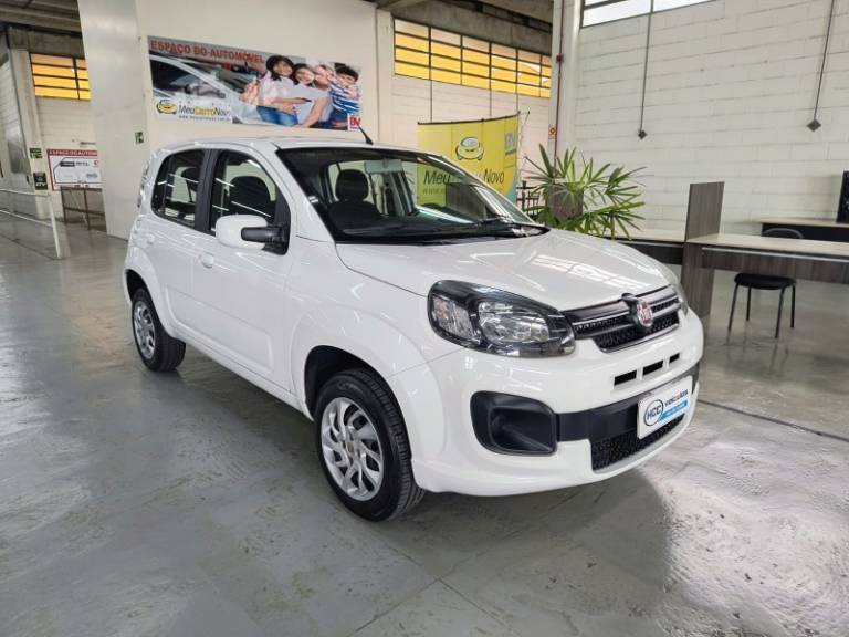 FIAT - UNO - 2020/2021 - Branca - R$ 49.900,00