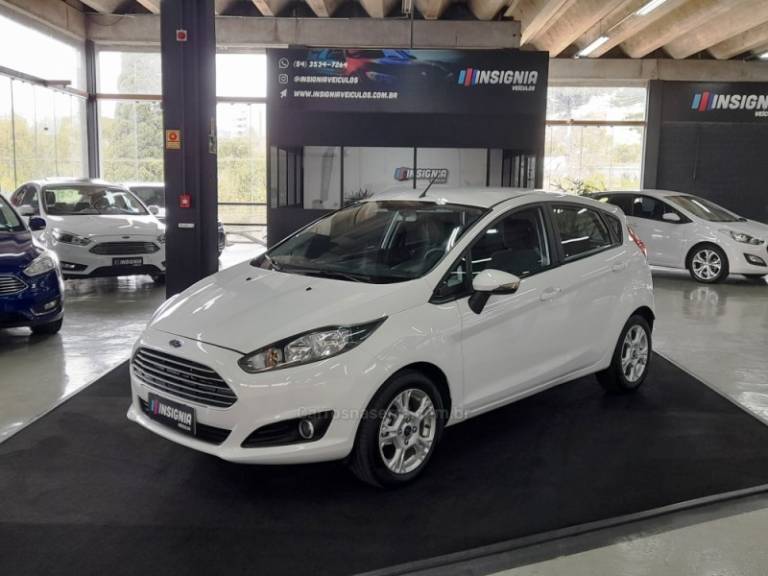 FORD - FIESTA - 2016/2016 - Branca - R$ 52.900,00