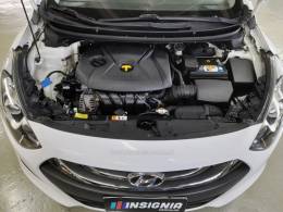 HYUNDAI - I30 - 2014/2015 - Branca - R$ 71.900,00