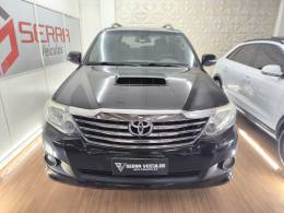 TOYOTA - HILUX SW4 - 2012/2012 - Preta - R$ 126.900,00