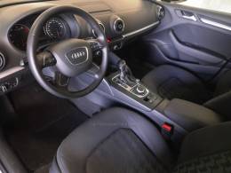 AUDI - A3 - 2013/2014 - Branca - R$ 73.900,00