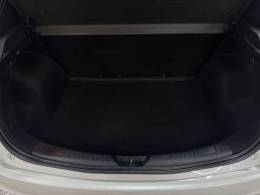 TOYOTA - YARIS - 2020/2020 - Branca - R$ 85.900,00